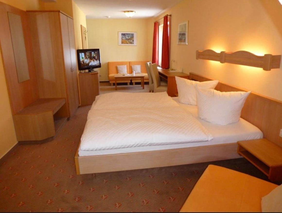 Hotel Gasthof Baeren Weingarten  Ngoại thất bức ảnh